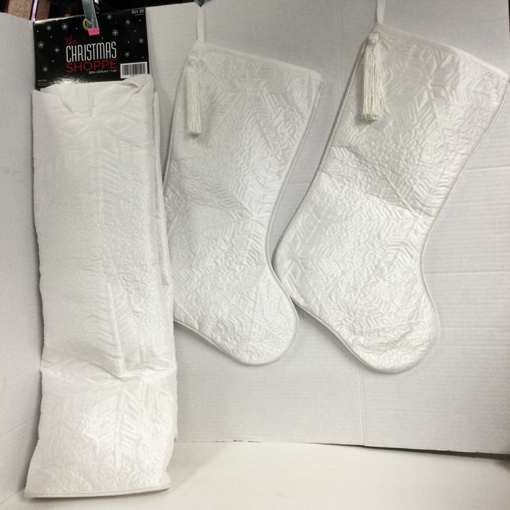 White Textured Snowflake Design Christmas Tree Skirt & 2 Stockings New
